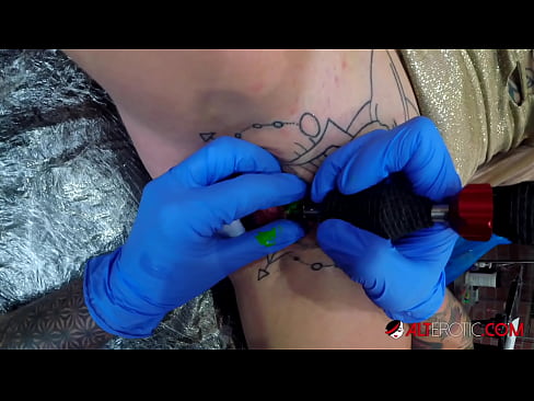 ❤️ Extremely tattooed hottie Sully Savage got a tattoo on her clitoris ☑ Super porn at en-us.stroybassein.ru ❌